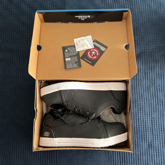 Skechers Work shoes. Size 9 - Picture 3 of 8